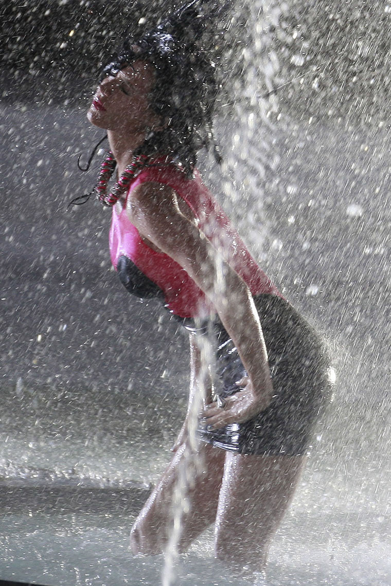 Девочка с мокрой киской - 28 фото